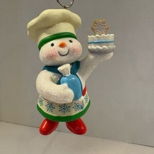 Hallmark Keepsake Member Exclusive Ornament Sweet Snowman Baker ornament 2021